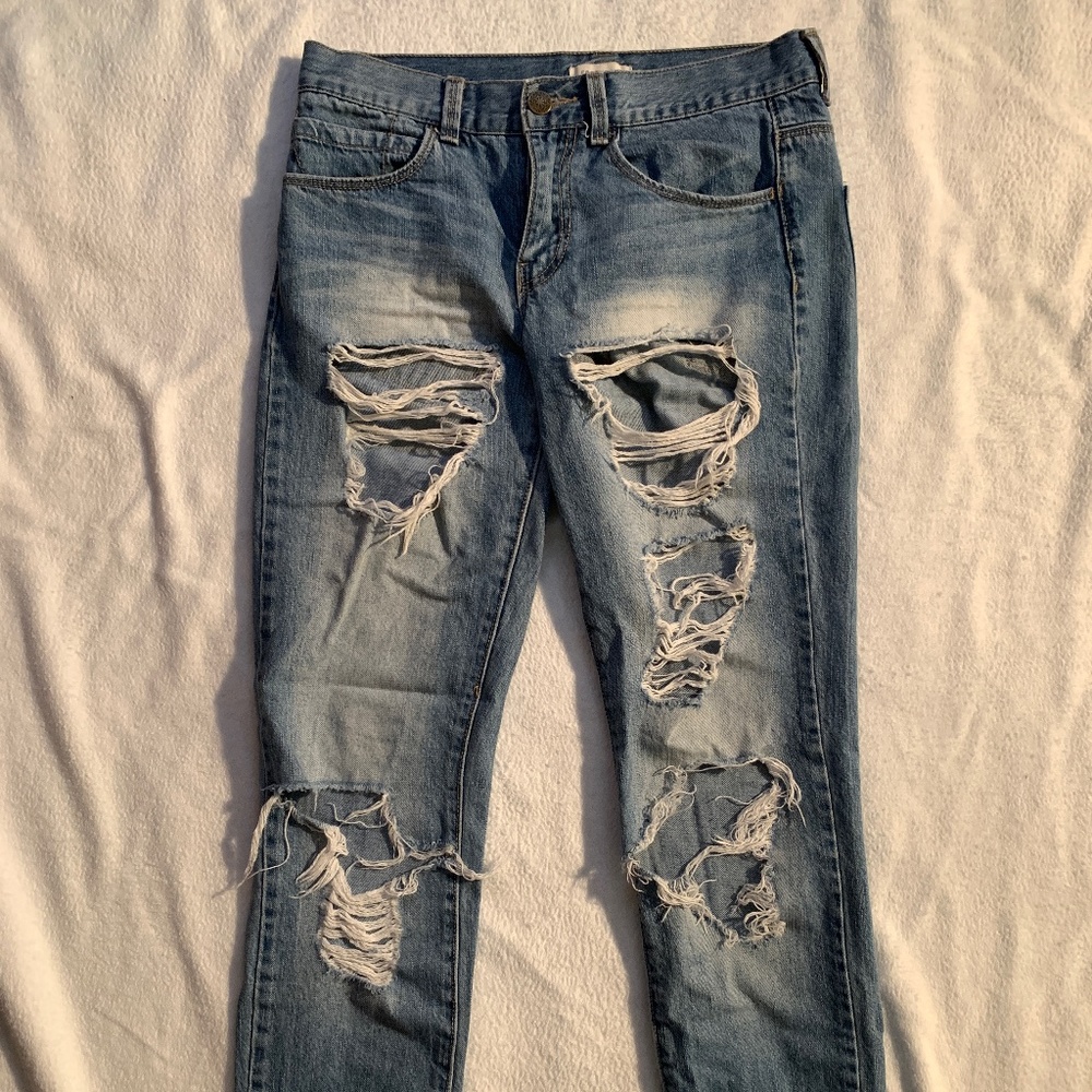 Forever 21 boyfriend/mom straight leg ripped/distressed jeans